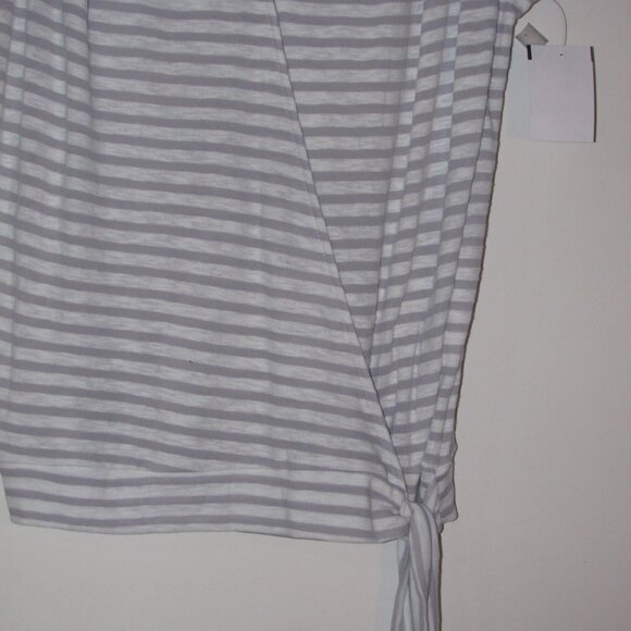 Dacheo Faux Wrap Top Large ? NWT Gray and White Stripes Striped - Picture 3 of 3